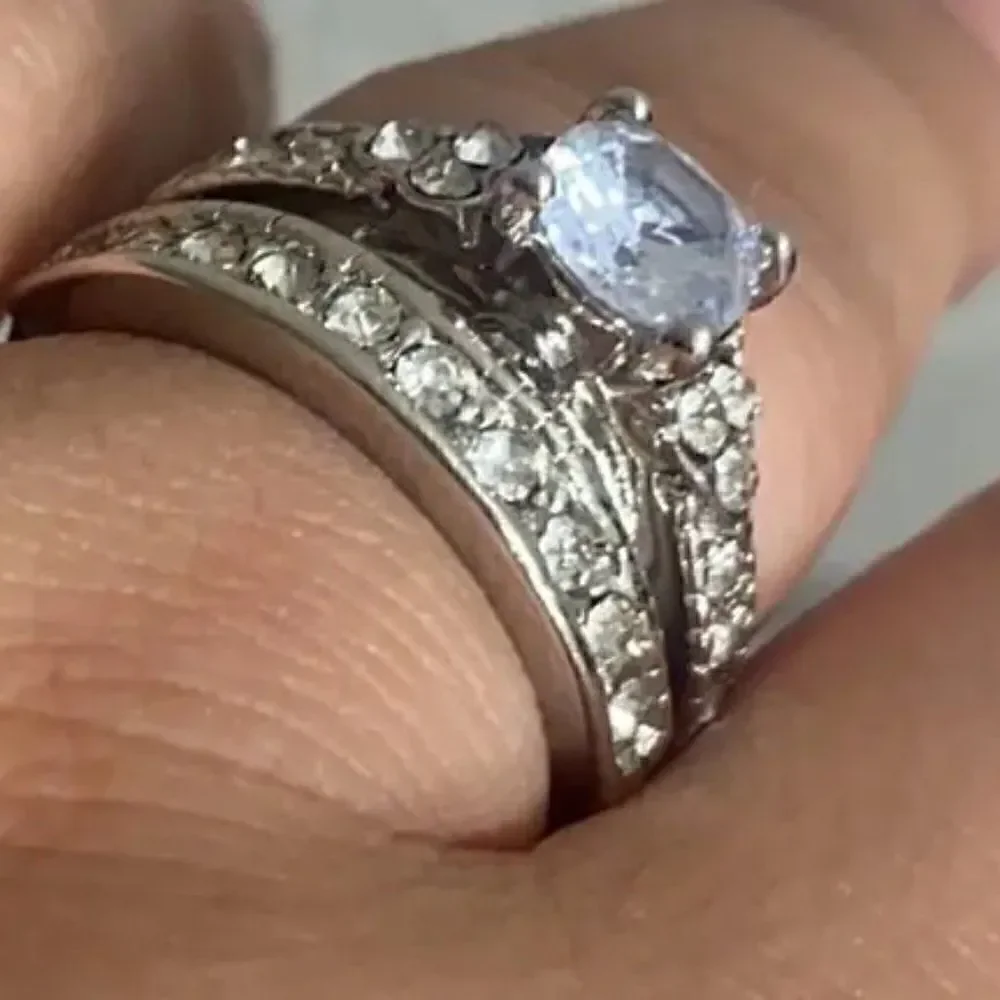Beautiful Round Cut Women's Engagement Wedding Ring Set